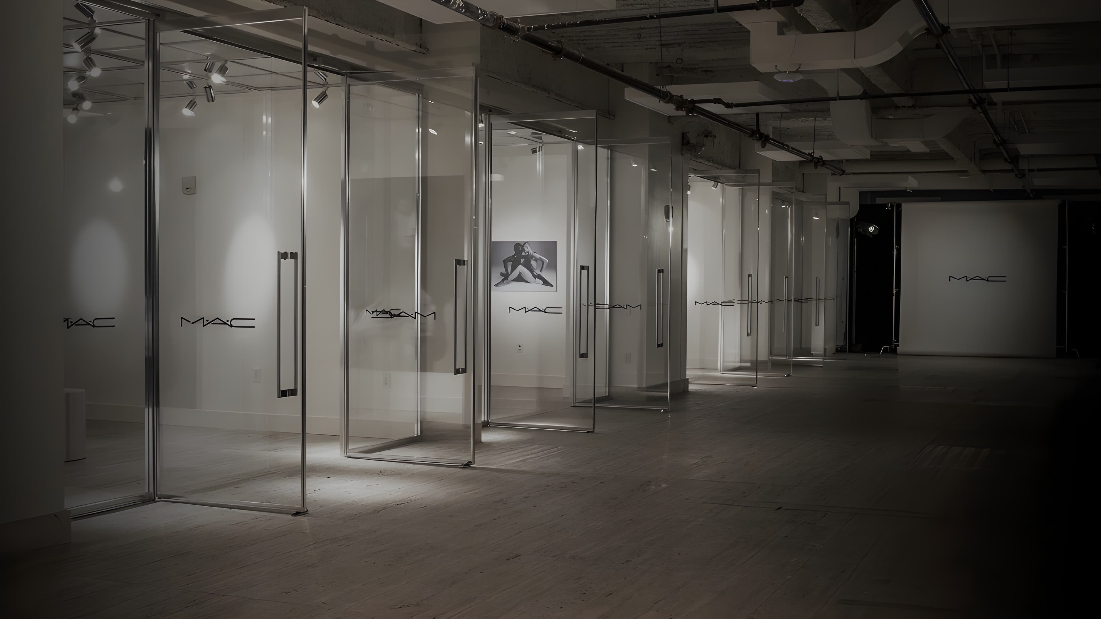 MAC COSMETICS gallery